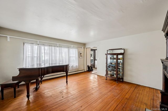 82 Vernon Avenue, East Norwich, NY 11732