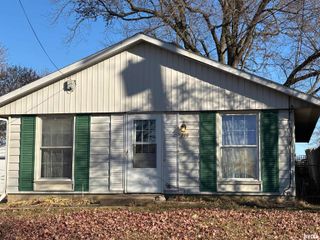 210 RESERVOIR Road, Pekin, IL 61554
