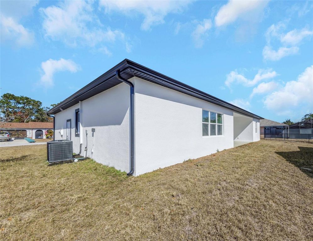 Image 9 of property listing at 18850 GREEN PARK ROAD, Hudson, FL 34667