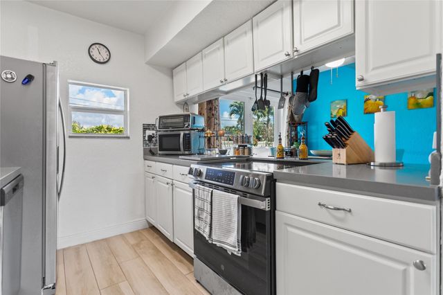 6881 Douglas Street, Hollywood, FL 33024