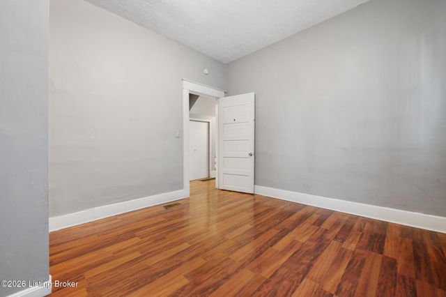 2219 W Oak St, Louisville, KY 40210