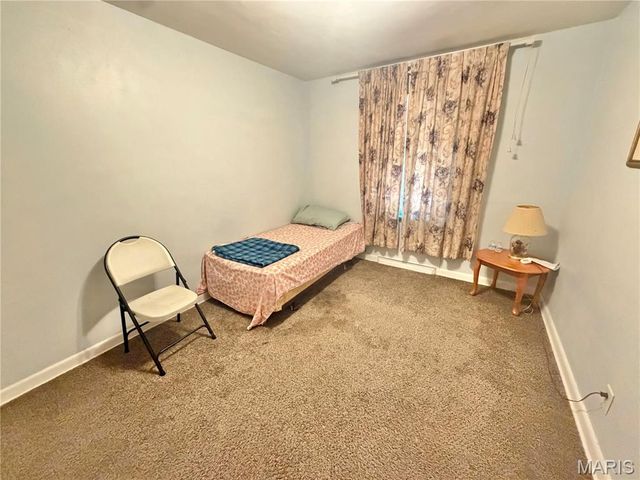 7012 N Hanley Road, Hazelwood, MO 63042