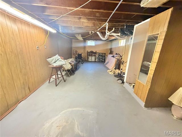 7012 N Hanley Road, Hazelwood, MO 63042