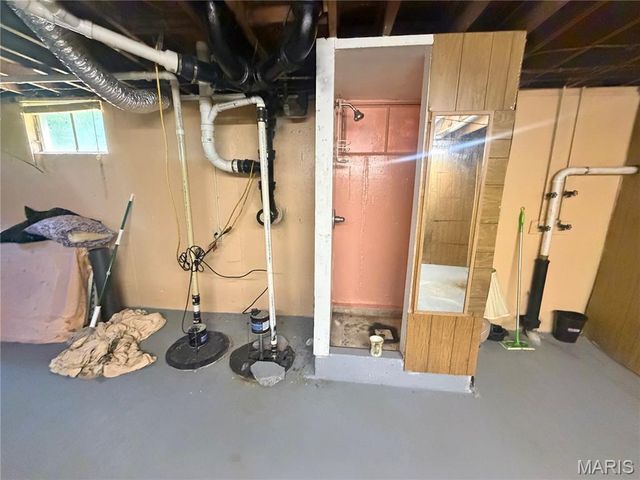 7012 N Hanley Road, Hazelwood, MO 63042