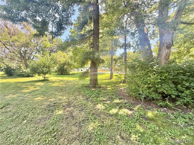 7012 N Hanley Road, Hazelwood, MO 63042