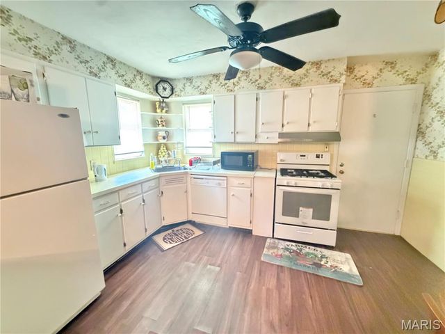7012 N Hanley Road, Hazelwood, MO 63042