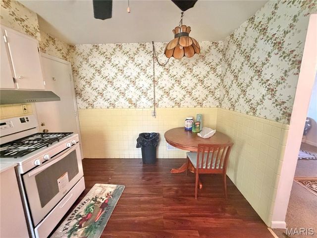 7012 N Hanley Road, Hazelwood, MO 63042