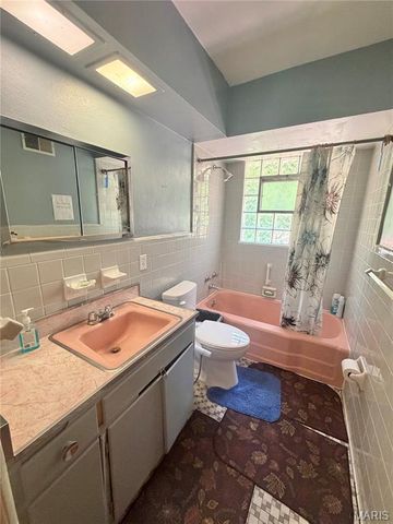 7012 N Hanley Road, Hazelwood, MO 63042