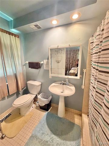 7012 N Hanley Road, Hazelwood, MO 63042