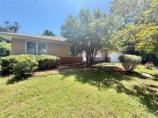 7012 N Hanley Road, Hazelwood, MO 63042