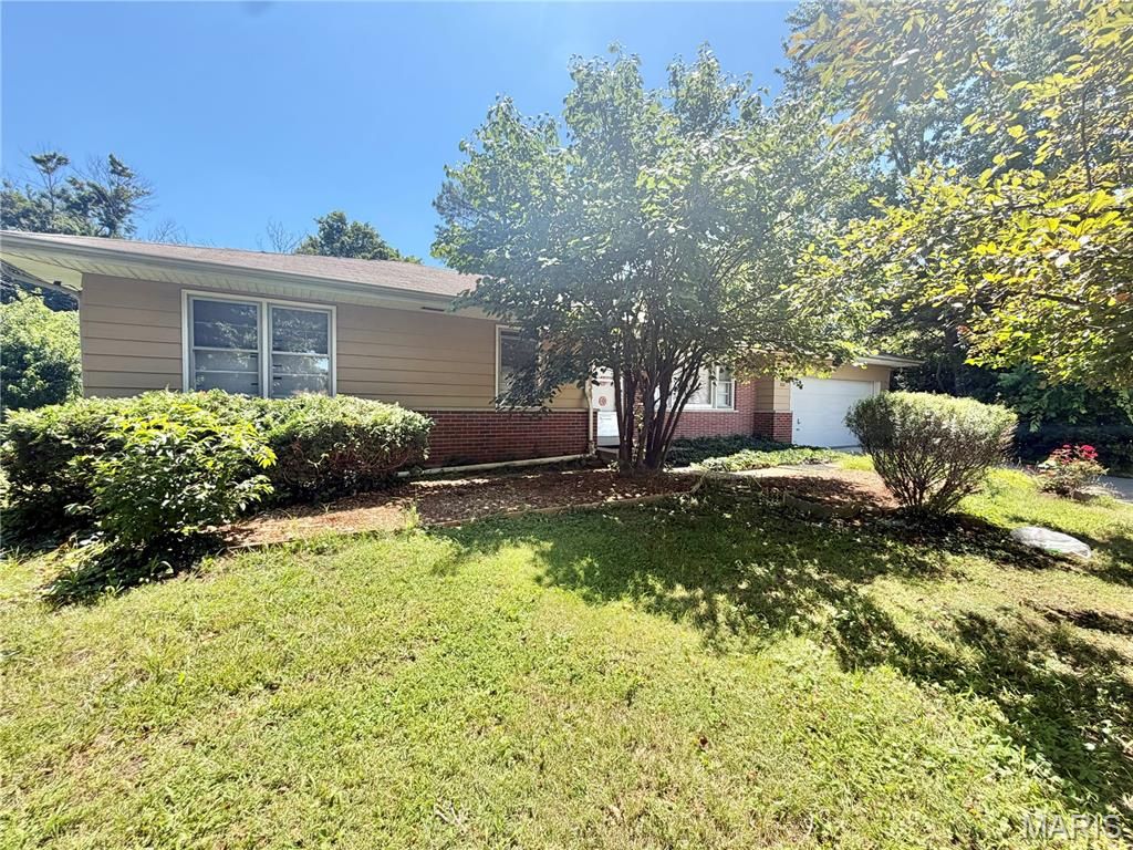 7012 N Hanley Road, Hazelwood, MO 63042