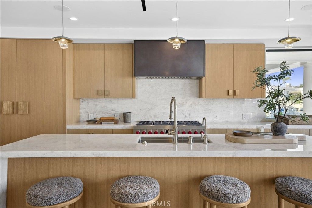 Image 10 of property listing at 113 Grand Canal, Newport Beach, CA 92662