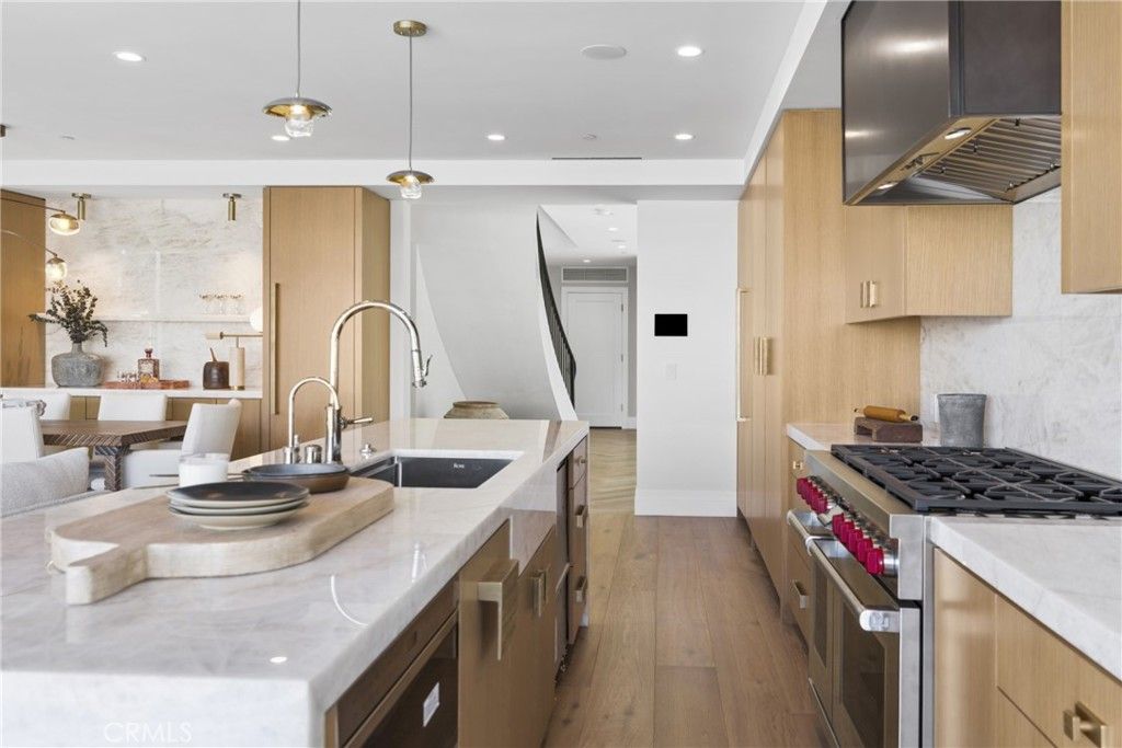Image 11 of property listing at 113 Grand Canal, Newport Beach, CA 92662