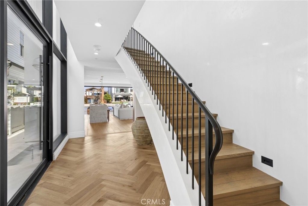 Image 13 of property listing at 113 Grand Canal, Newport Beach, CA 92662