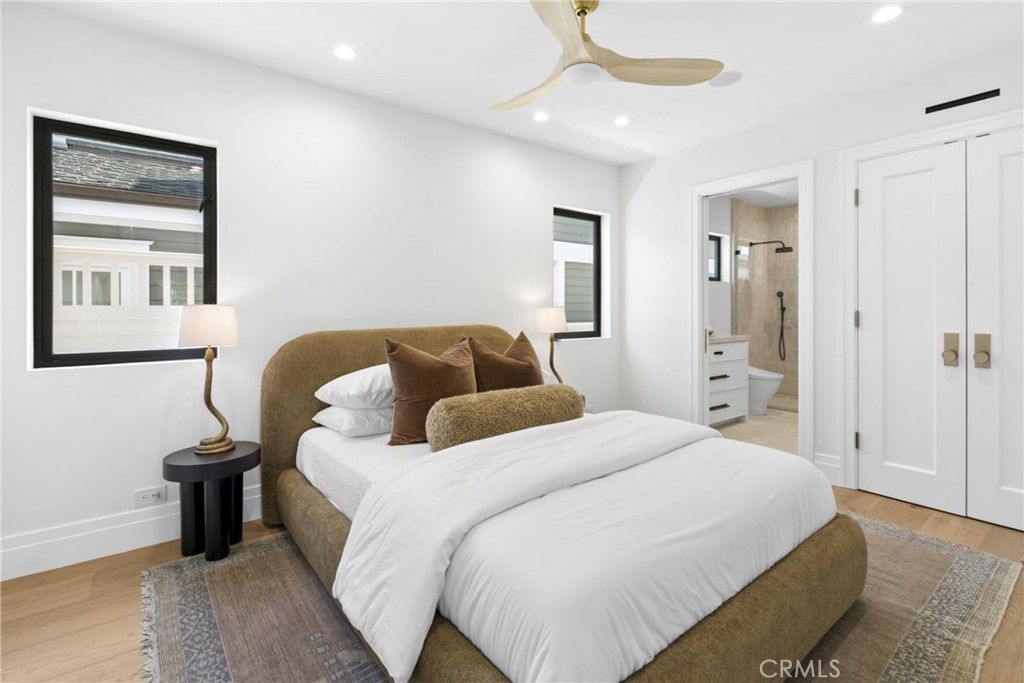 Image 14 of property listing at 113 Grand Canal, Newport Beach, CA 92662