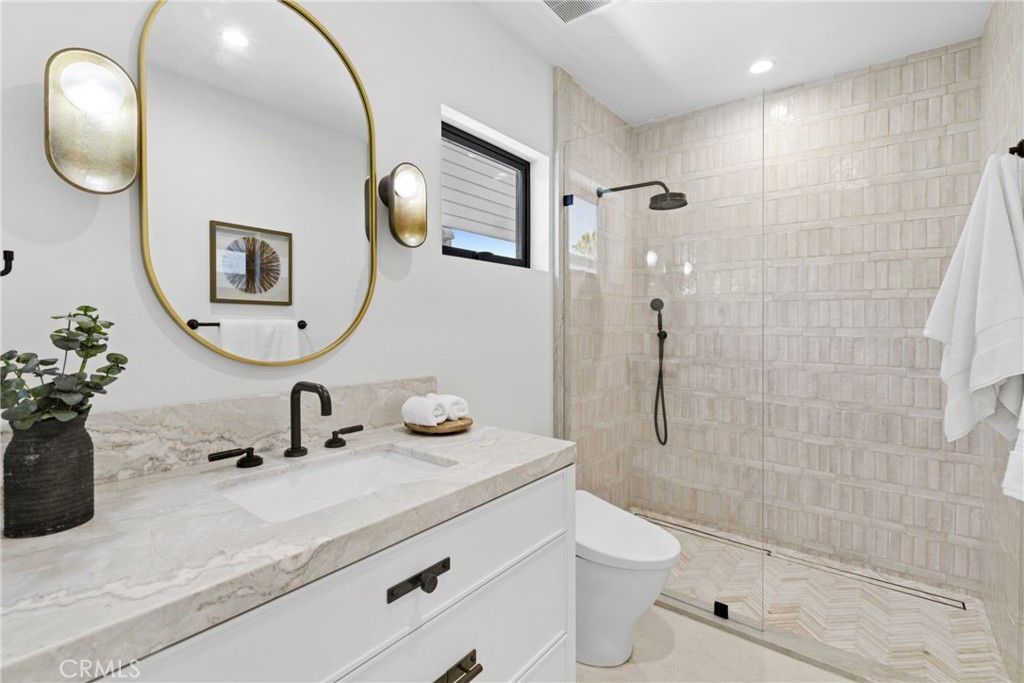 Image 15 of property listing at 113 Grand Canal, Newport Beach, CA 92662