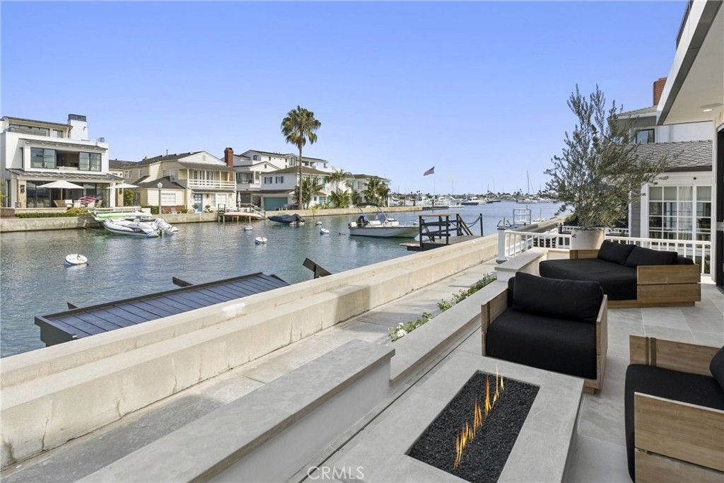 Image 2 of property listing at 113 Grand Canal, Newport Beach, CA 92662