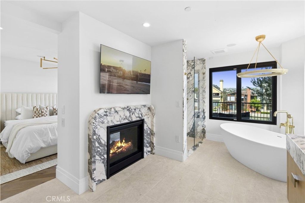 Image 20 of property listing at 113 Grand Canal, Newport Beach, CA 92662