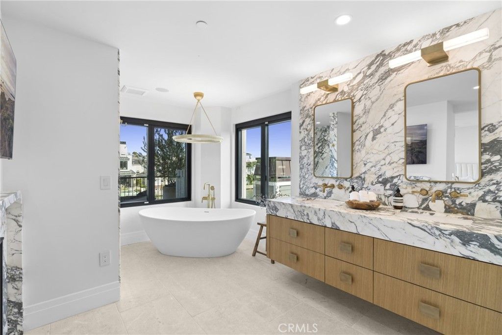 Image 21 of property listing at 113 Grand Canal, Newport Beach, CA 92662