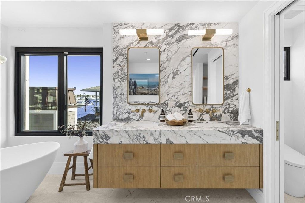 Image 22 of property listing at 113 Grand Canal, Newport Beach, CA 92662