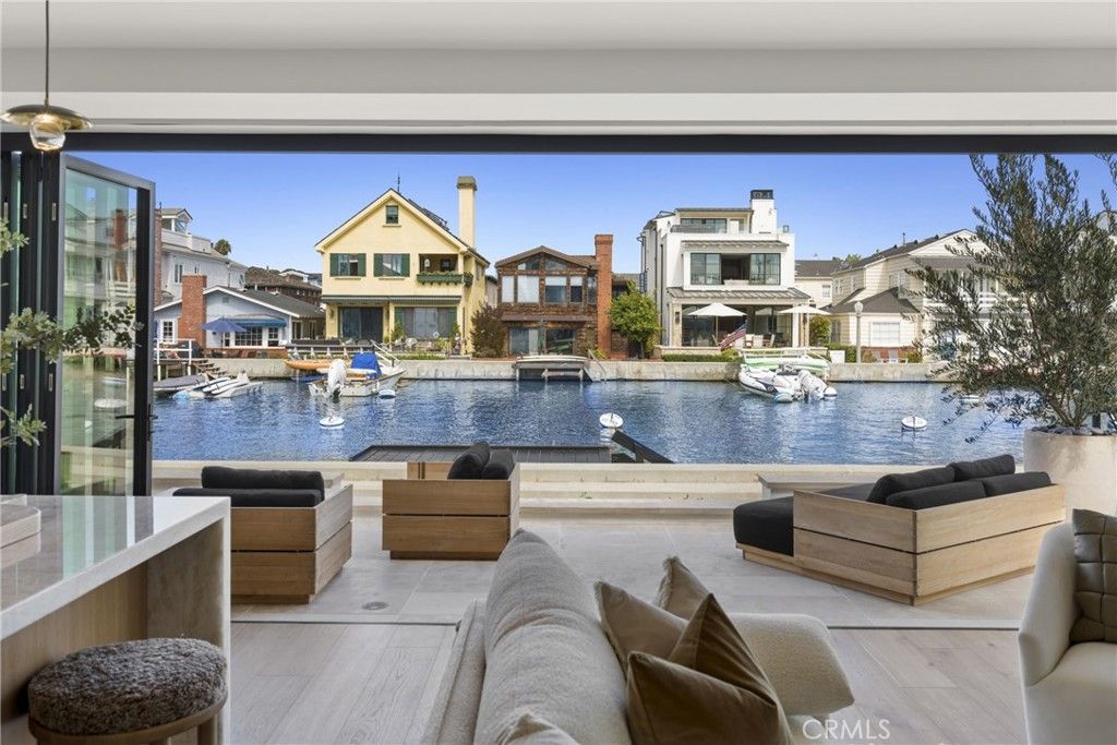 Image 3 of property listing at 113 Grand Canal, Newport Beach, CA 92662