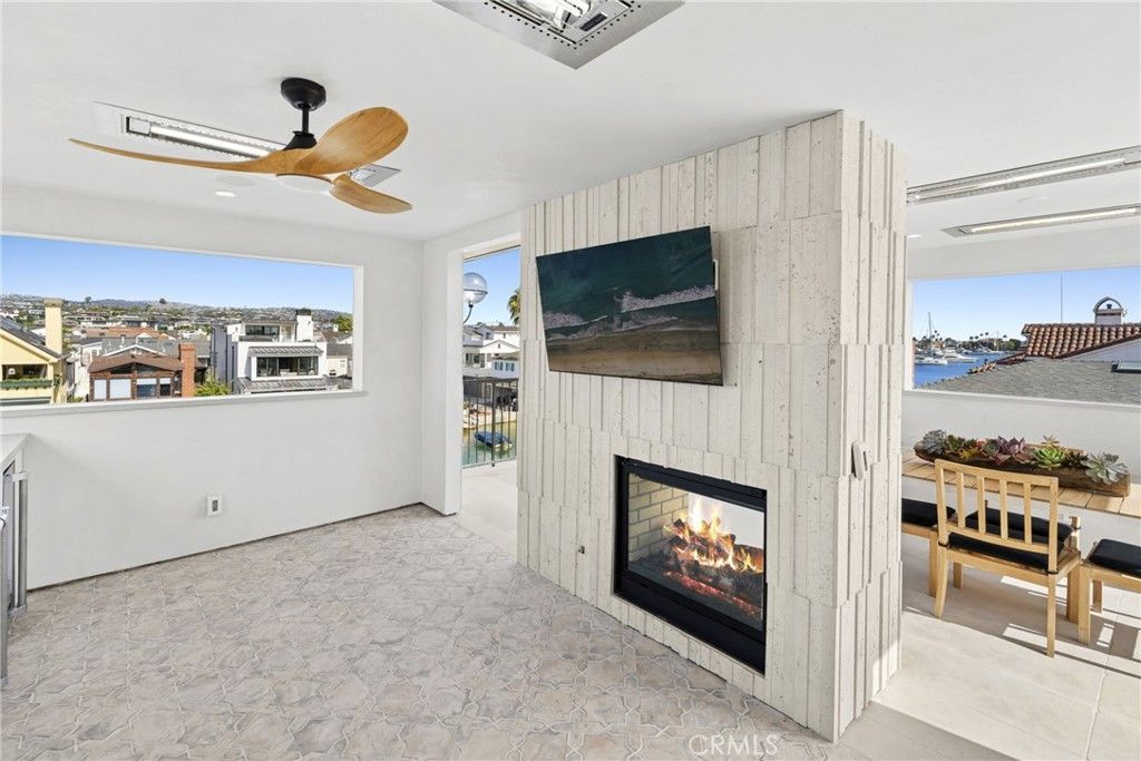 Image 34 of property listing at 113 Grand Canal, Newport Beach, CA 92662