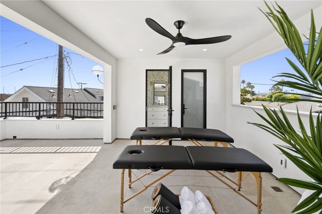 Image 39 of property listing at 113 Grand Canal, Newport Beach, CA 92662