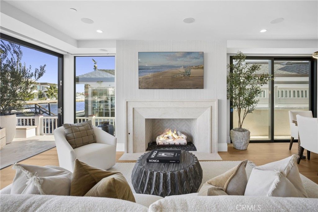Image 4 of property listing at 113 Grand Canal, Newport Beach, CA 92662