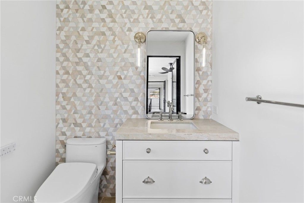 Image 40 of property listing at 113 Grand Canal, Newport Beach, CA 92662