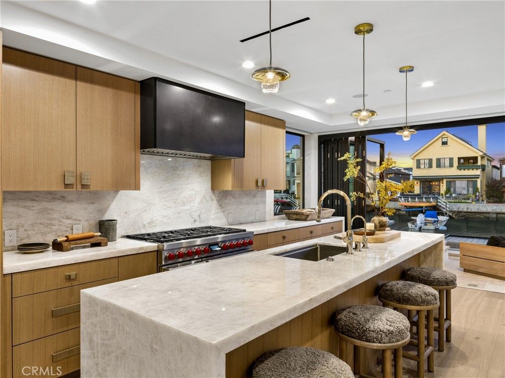 Image 43 of property listing at 113 Grand Canal, Newport Beach, CA 92662