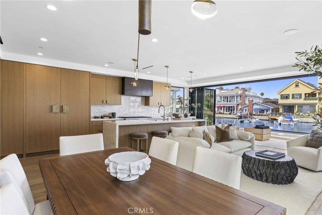 Image 9 of property listing at 113 Grand Canal, Newport Beach, CA 92662