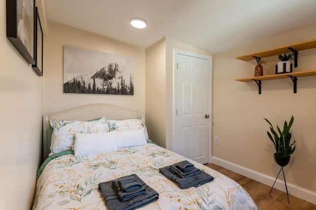 5 Everett Ct Apt 2B, Boston, MA 02128