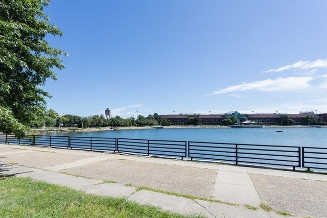 5 Everett Ct Apt 2B, Boston, MA 02128