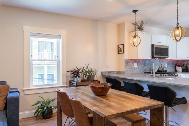 5 Everett Ct Apt 2B, Boston, MA 02128