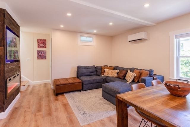 5 Everett Ct Apt 2B, Boston, MA 02128