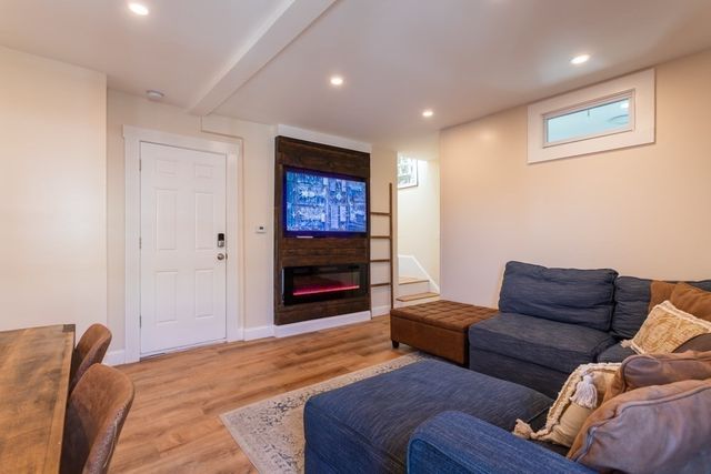 5 Everett Ct Apt 2B, Boston, MA 02128