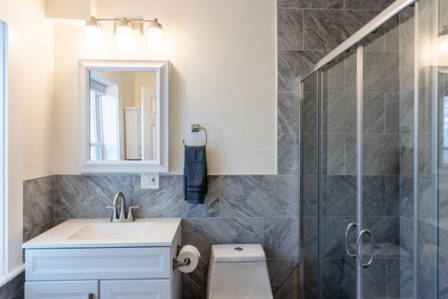5 Everett Ct Apt 2B, Boston, MA 02128