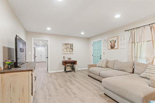 5602 N HIGHWAY 69, Northport, AL 35473