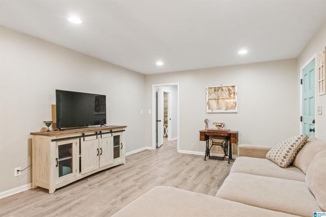 5602 N HIGHWAY 69, Northport, AL 35473