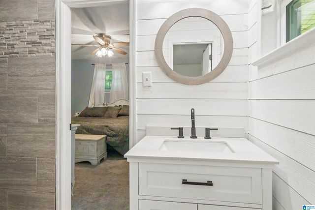 5602 N HIGHWAY 69, Northport, AL 35473