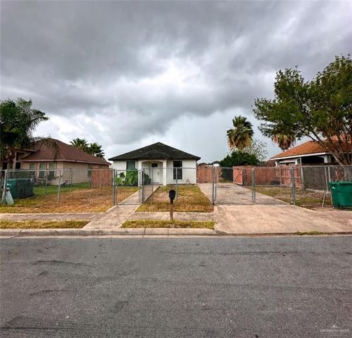 905 W Green Jay Avenue, Pharr, TX 78577