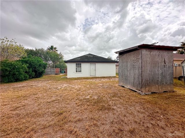 905 W Green Jay Avenue, Pharr, TX 78577