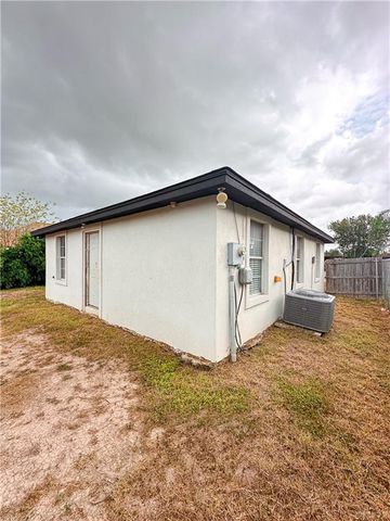 905 W Green Jay Avenue, Pharr, TX 78577