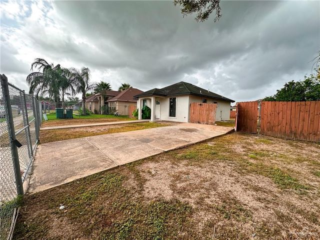 905 W Green Jay Avenue, Pharr, TX 78577