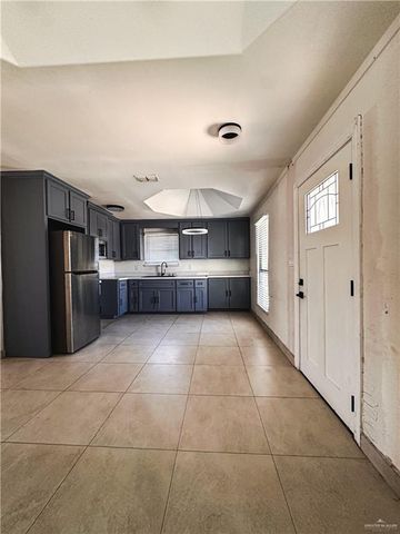 905 W Green Jay Avenue, Pharr, TX 78577