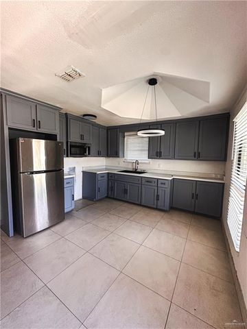 905 W Green Jay Avenue, Pharr, TX 78577