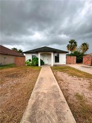905 W Green Jay Avenue, Pharr, TX 78577