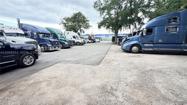 3051 NW 75 St, Miami, FL 33147