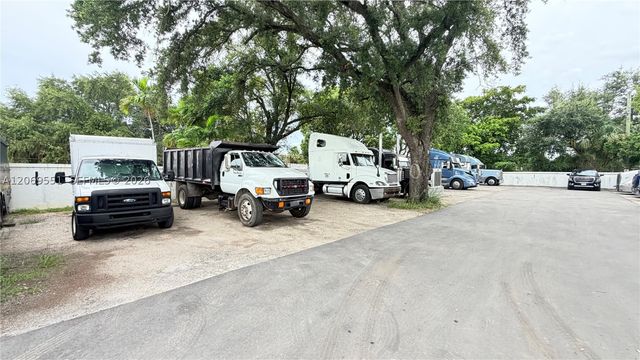 3051 NW 75 St, Miami, FL 33147