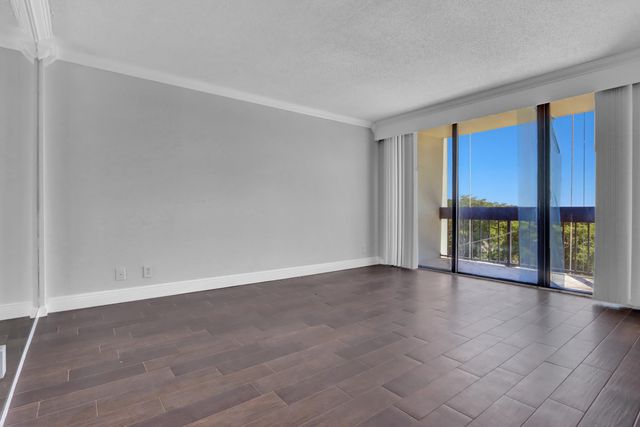 2000 Presidential Way 504, West Palm Beach, FL 33401